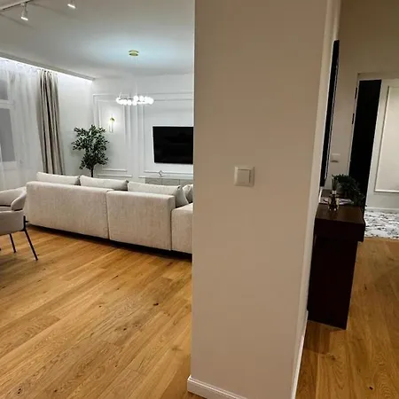 Wawel & Bath דירה